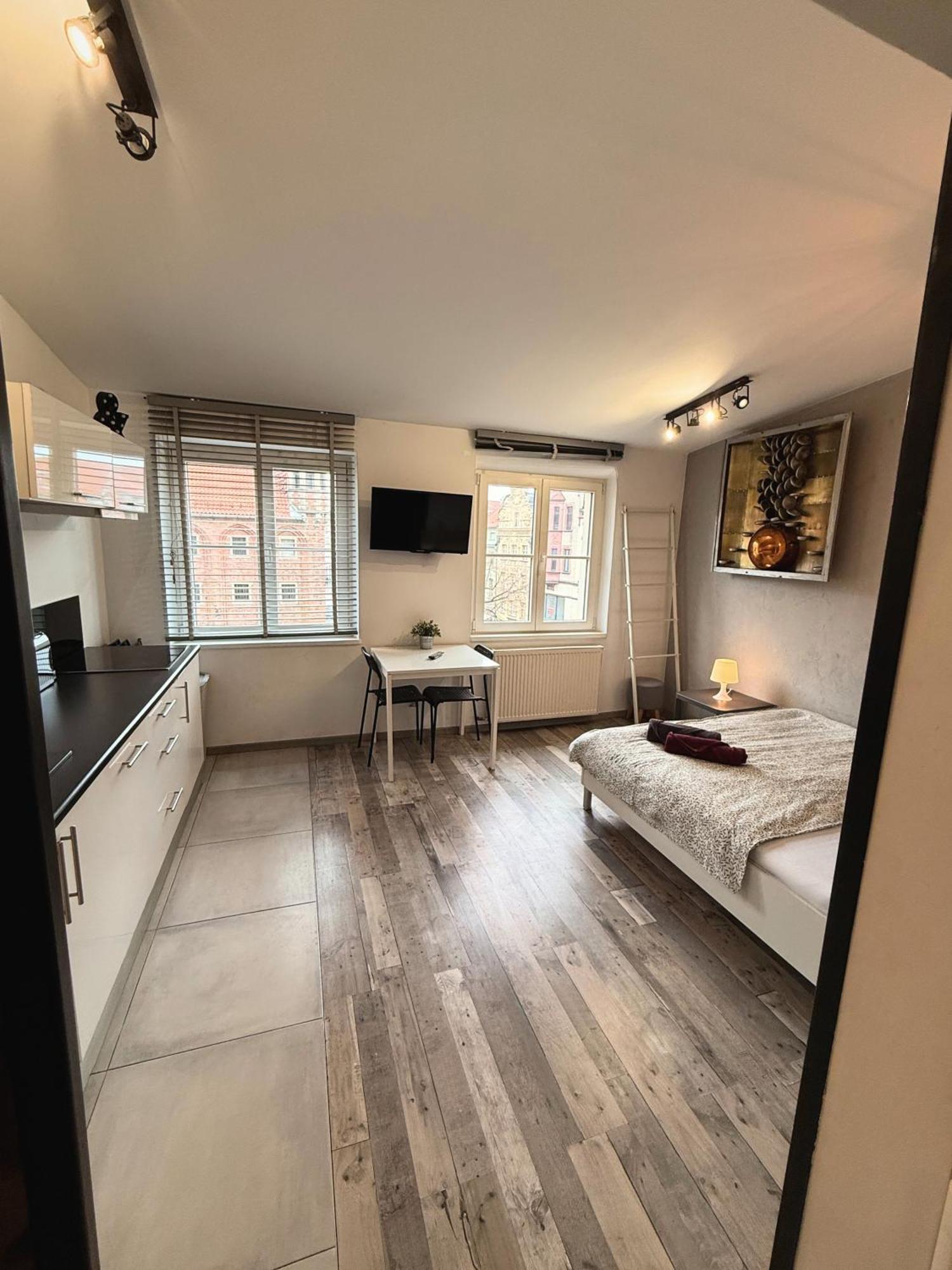 Apartament Z Widokiem Na Pomnik Kopernika - Rynek Staromiejski Torun Exterior photo